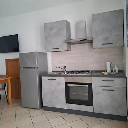 Center House Apartment *